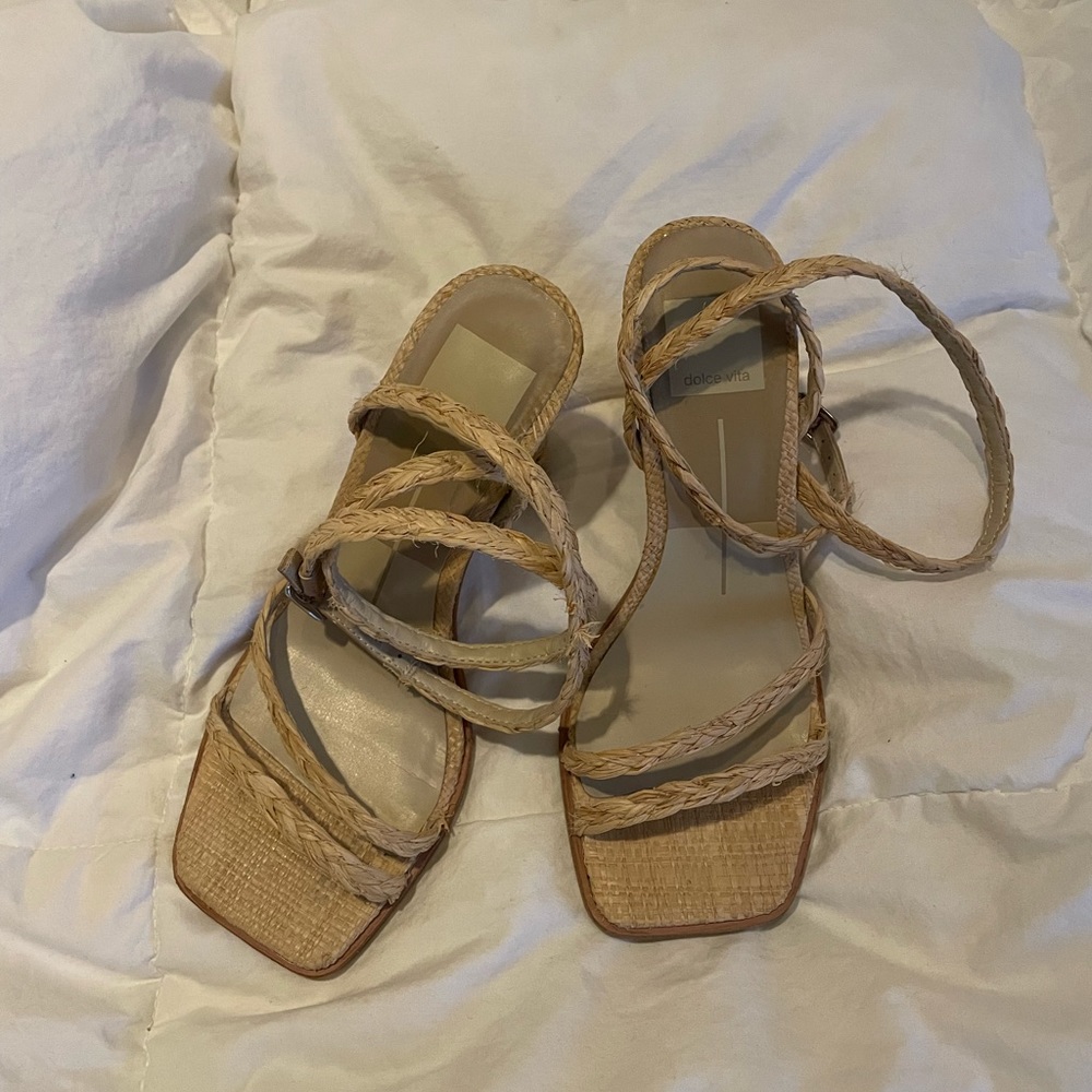 Dolce vita Devin heels in LT natural raffia